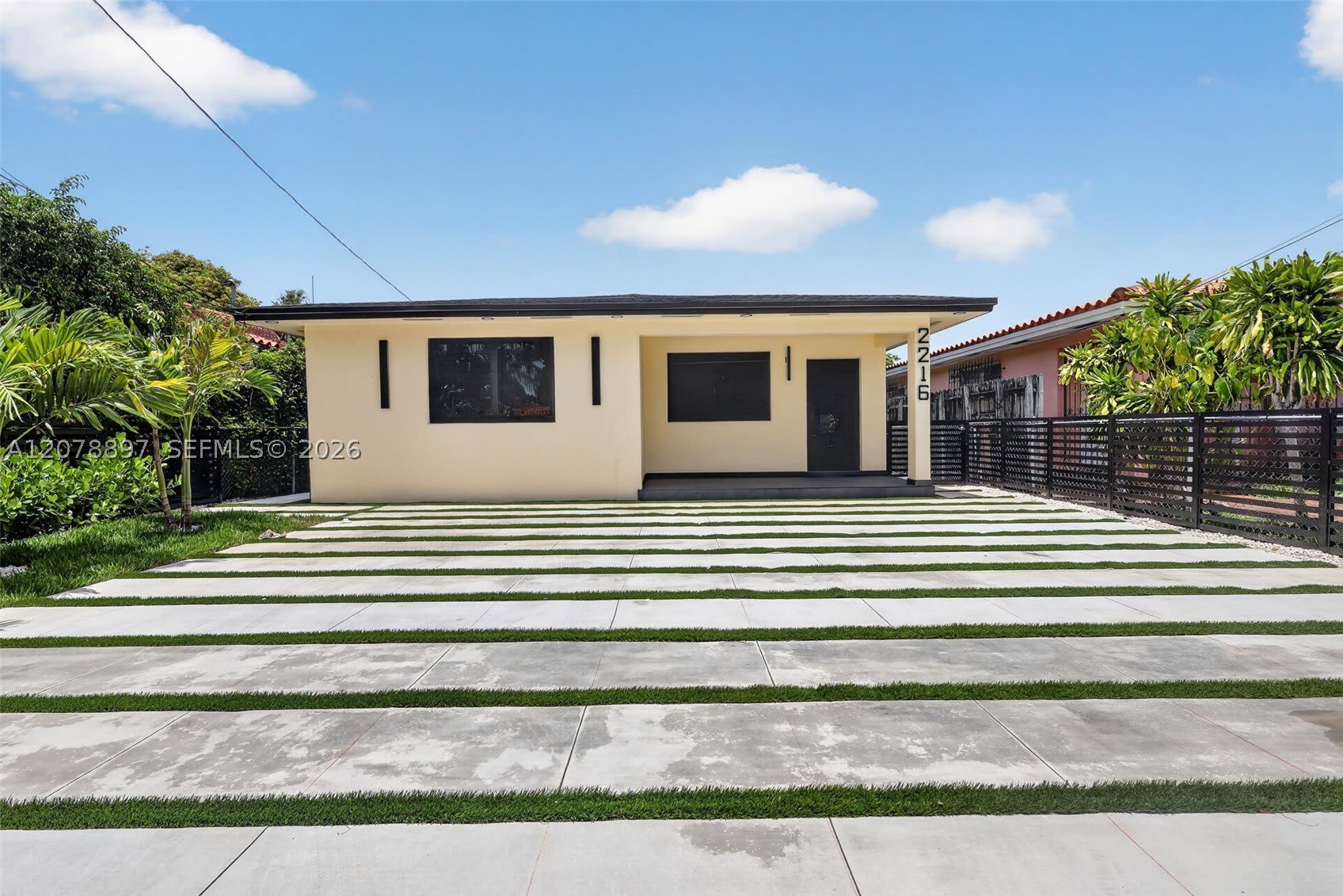 2216 SW 62nd Ave – photo 1