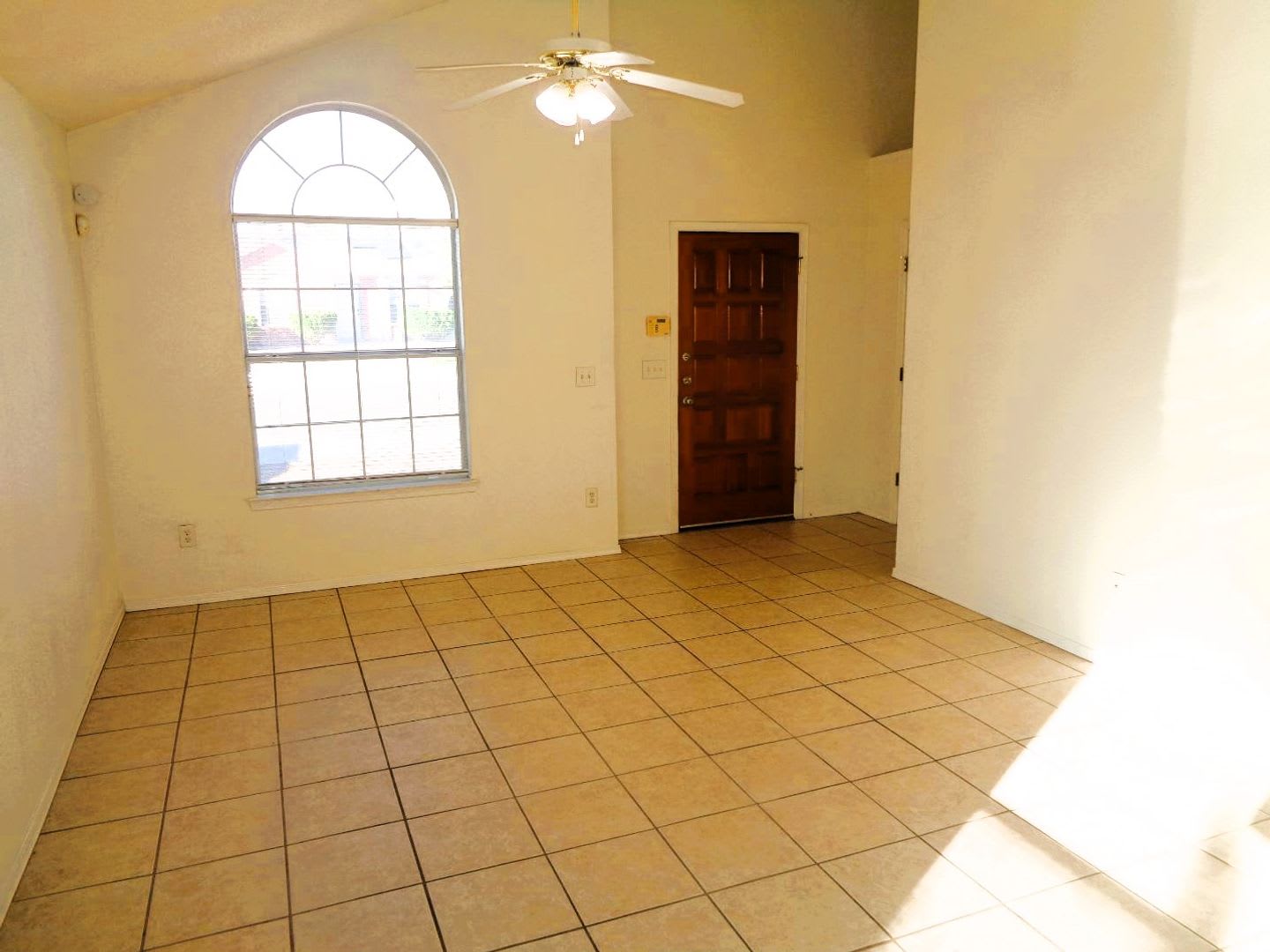 Welcome To This Charming Single Level Home With Evaporative Air Located In Quiet Eastside Neighborhood – photo 4