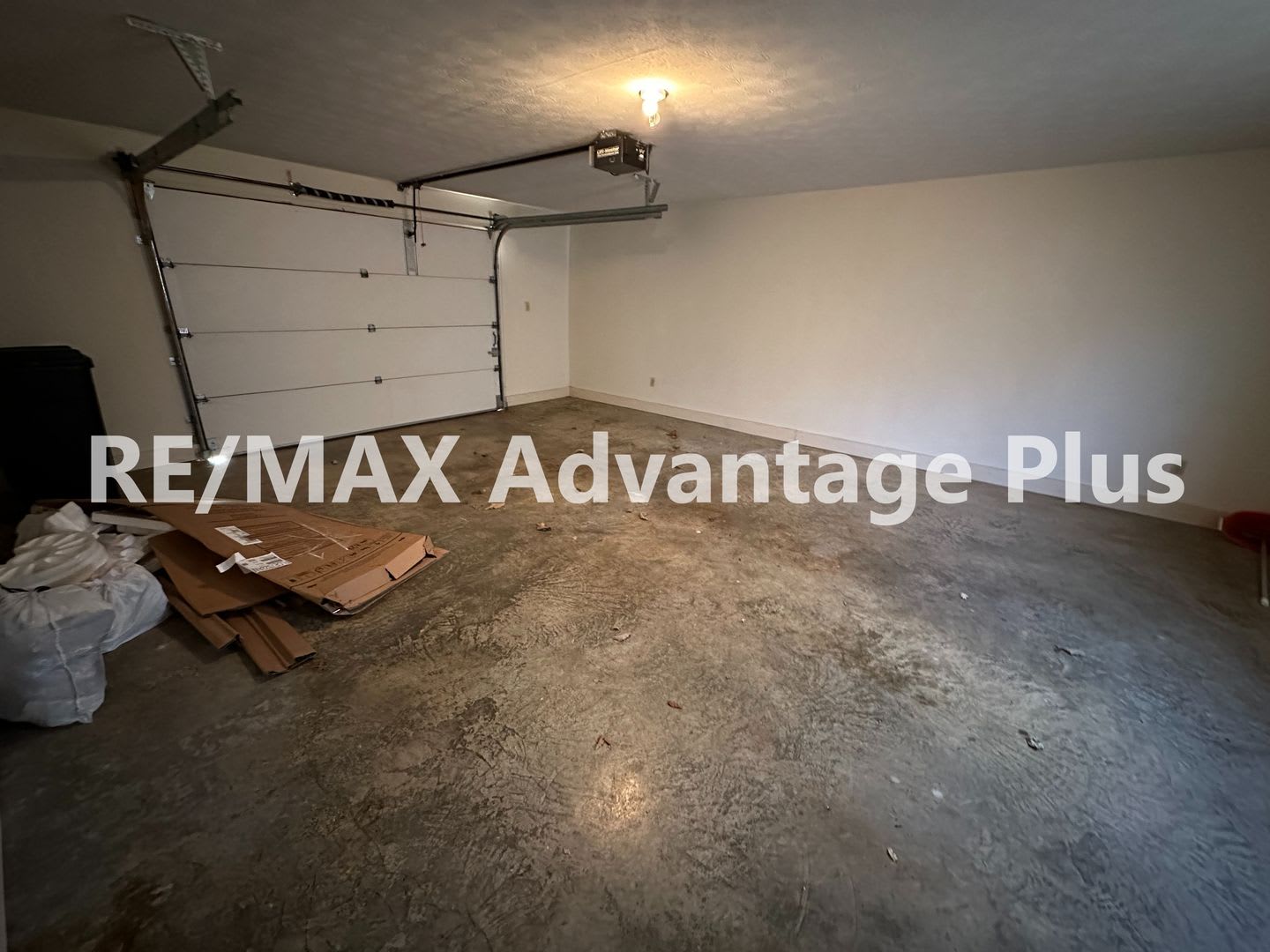 Well Maintained 2 Bedroom Home With Attached Garage And Walkout Basement – photo 5
