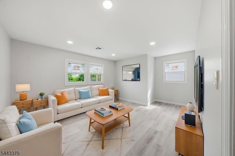 551 Schuyler Ave – photo 3