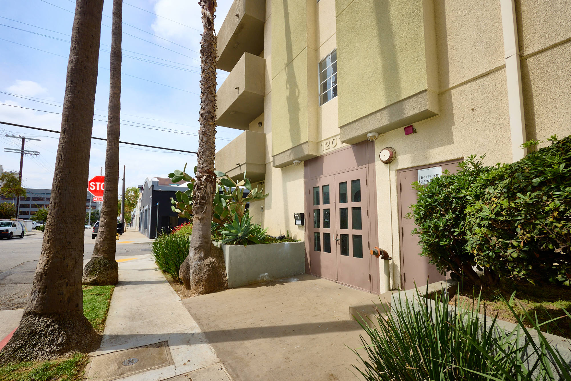 1201 N Mansfield Ave – photo 2