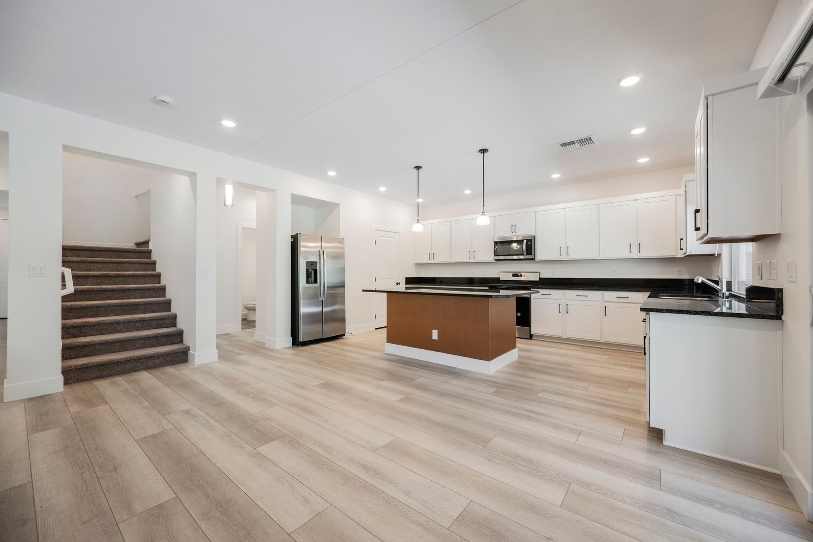 Beautiful And Stunning Home In Southwest! Move In Ready! – photo 5