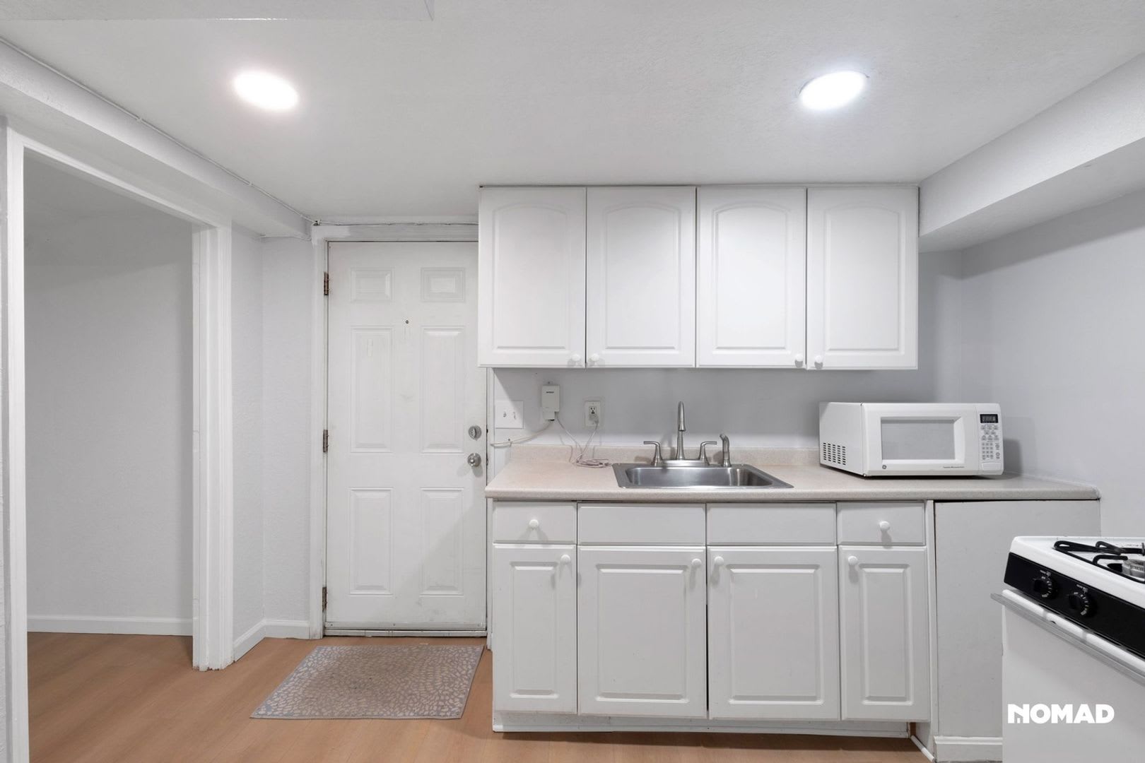 Updated Basement Apartment in College Park – photo 4