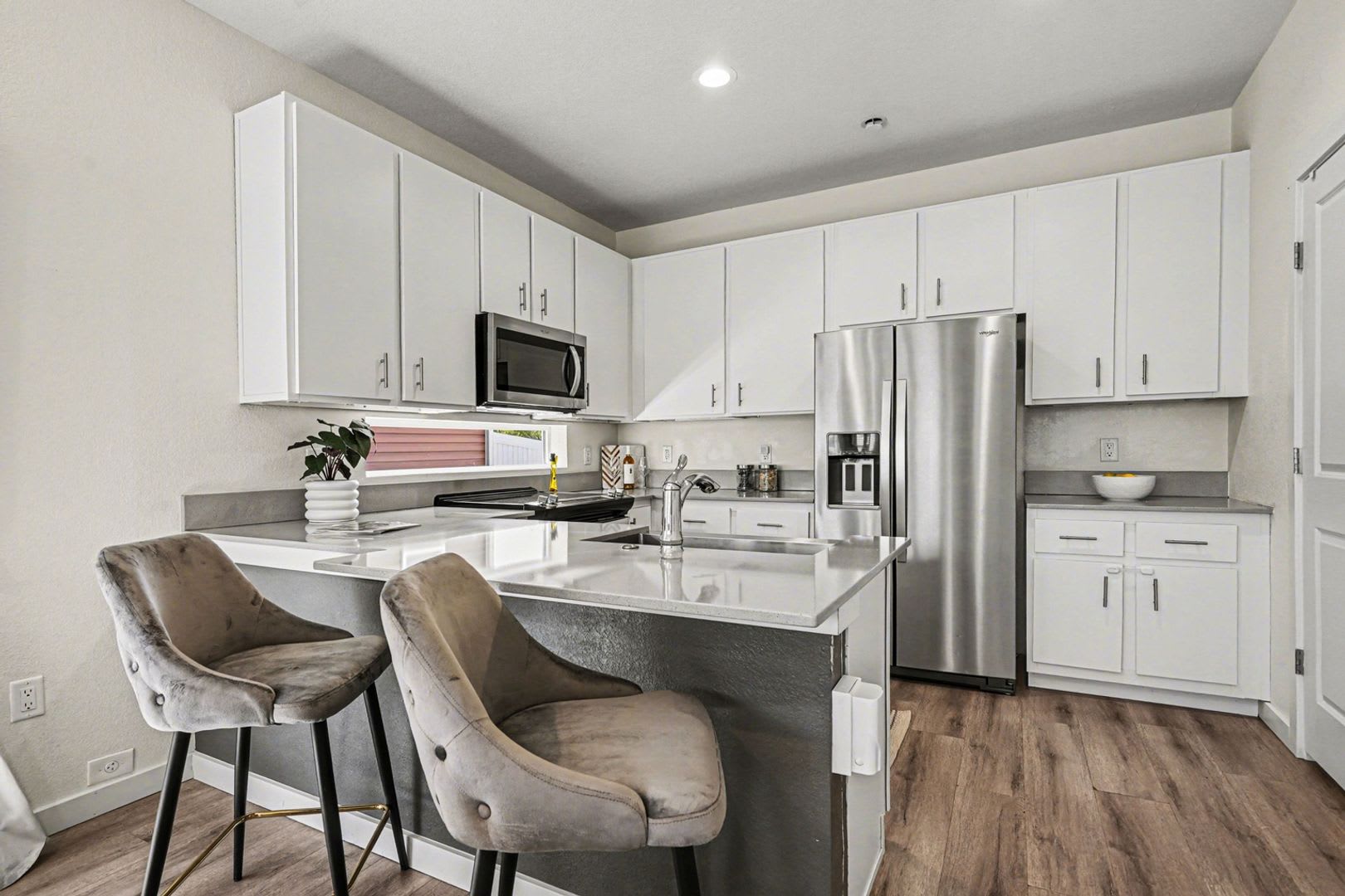 Modern 2BR/2BA Home – photo 4