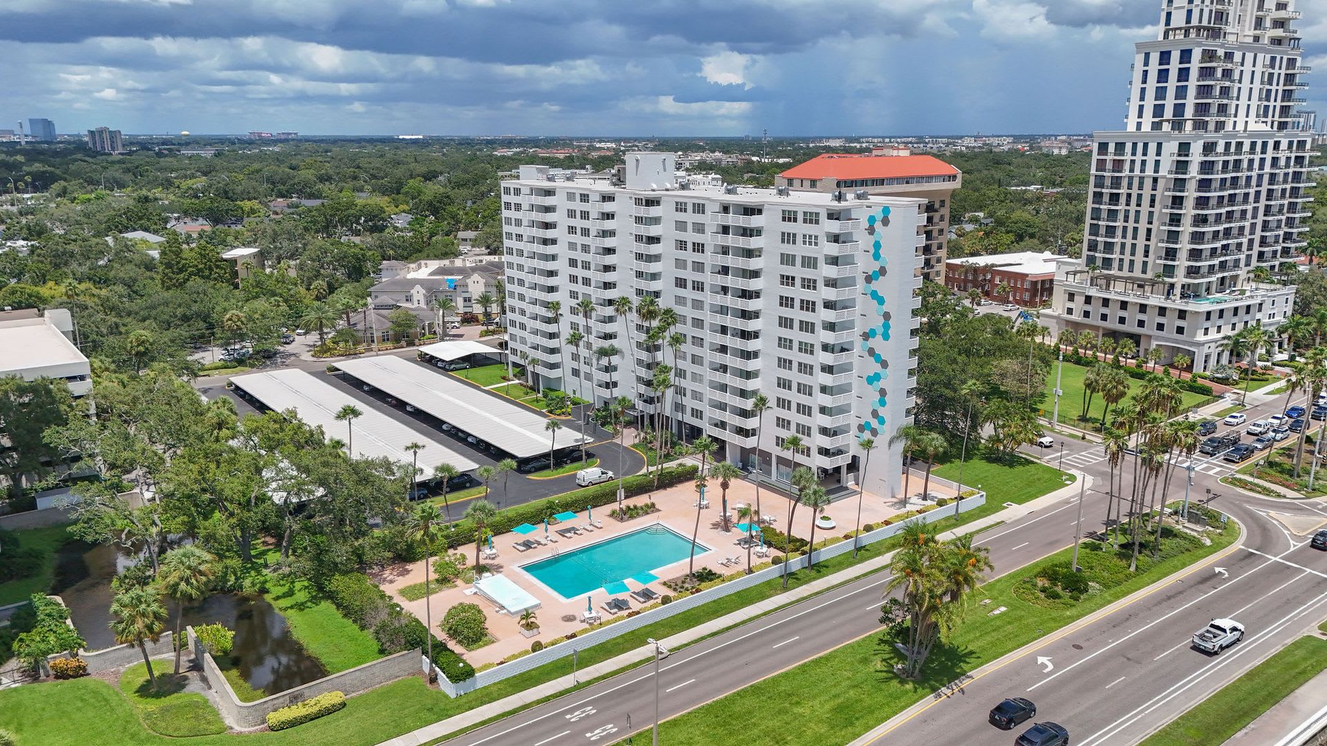 Unique Bayshore Condo – photo 1