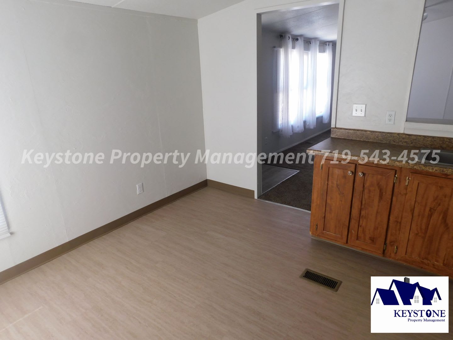 Spacious 3-Bedroom, 2-Bath Ranch-Style Home $1400/$1400 – photo 5