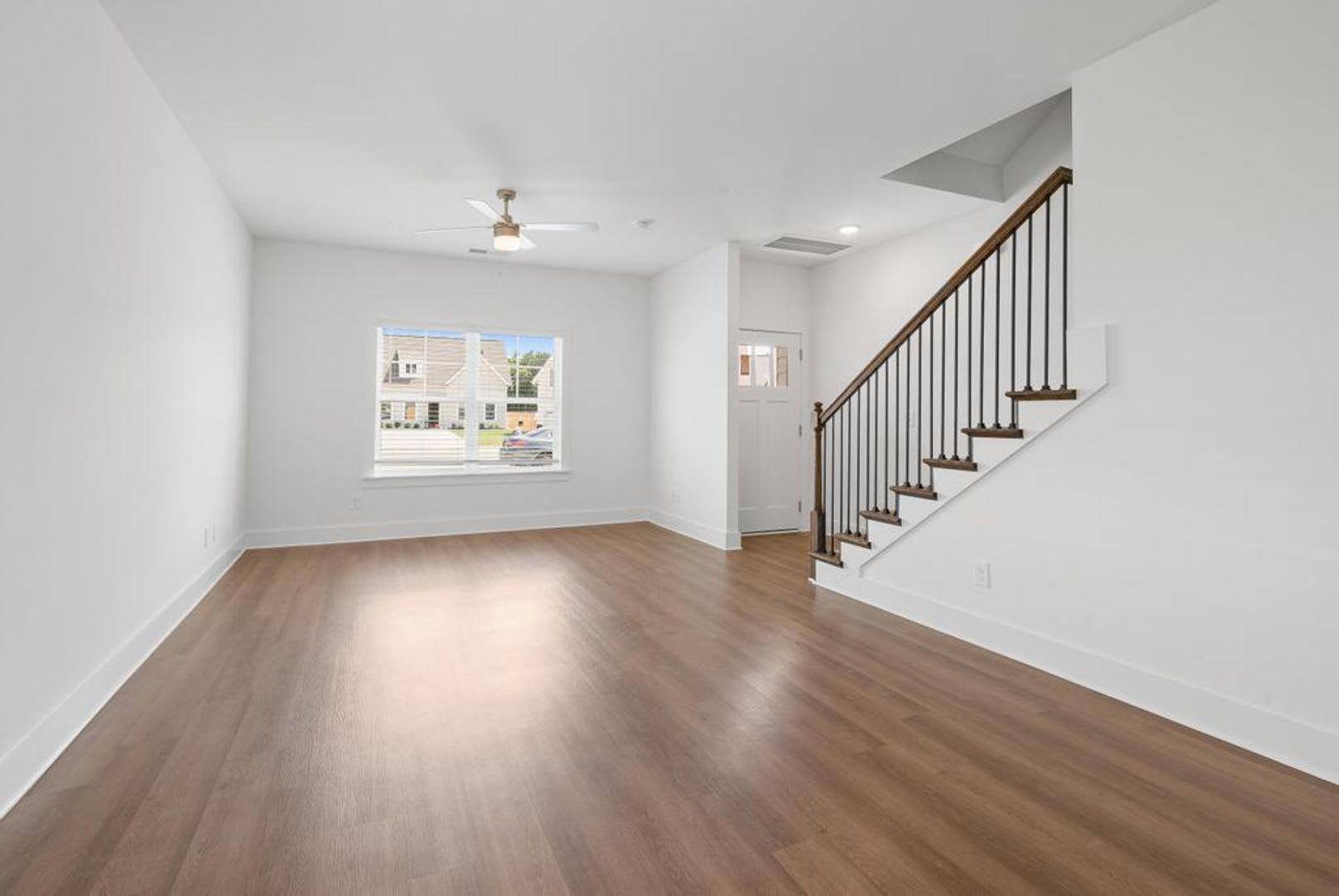 Spacious 3 Bedroom Home with Bonus Room – photo 3