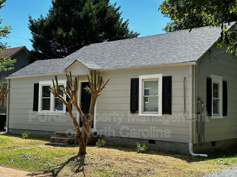 603 Robbins St – photo 1