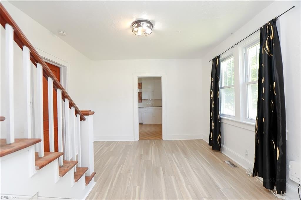 768 Mayfield Avenue – photo 5