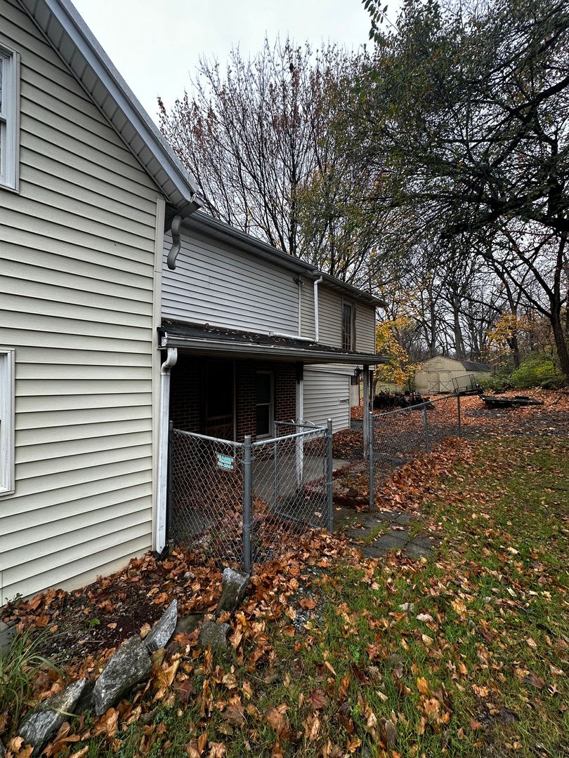 Handyman Special! Rent or Rent-to-Own – 3 Bedroom, 2 Bath House with a Spacious Yard – photo 3