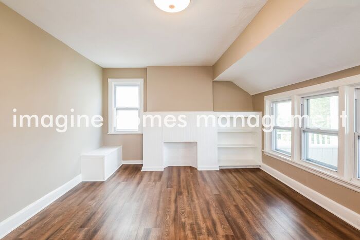 1469 Lakeland Avenue – photo 4