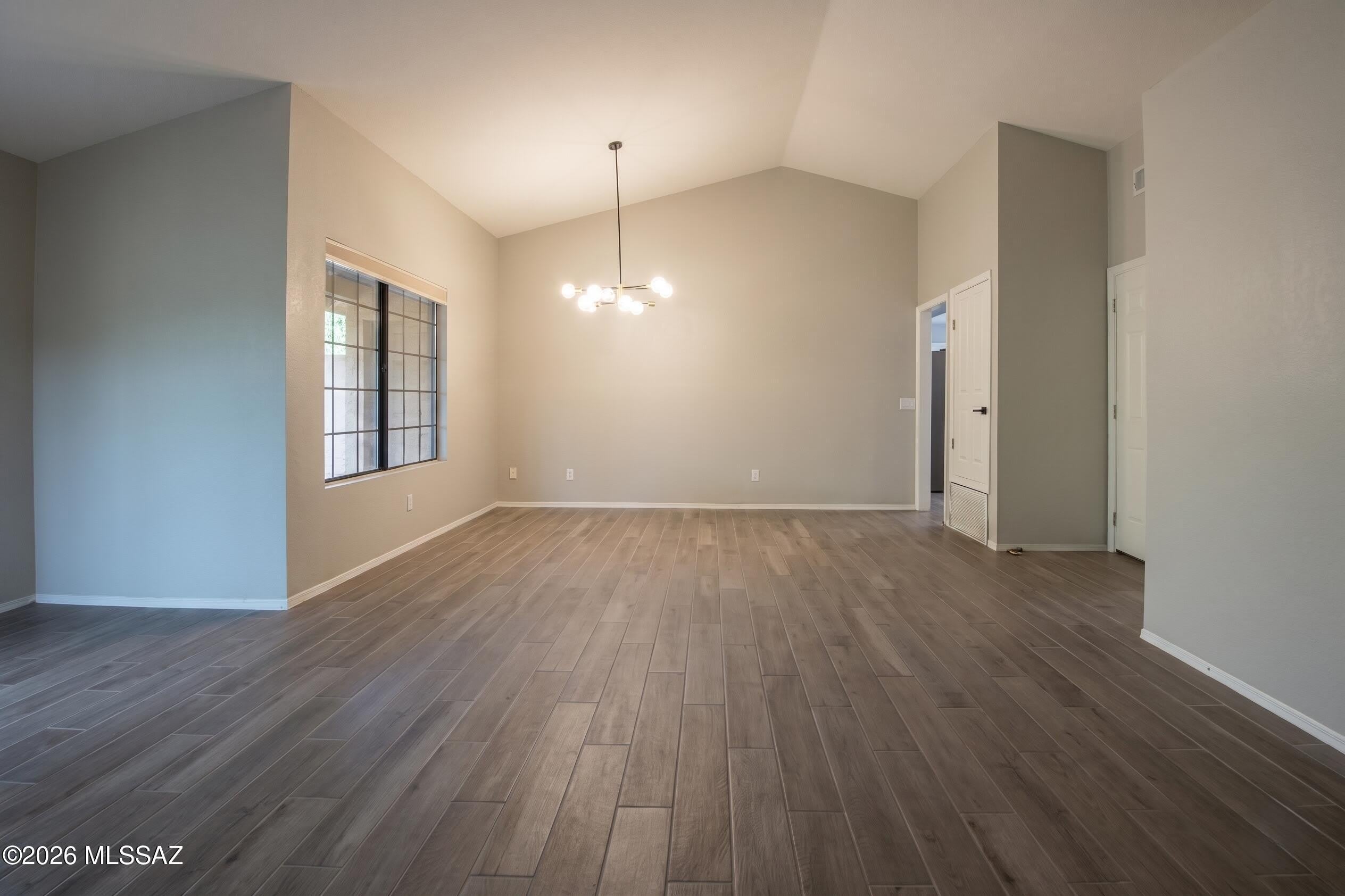 321 E Fieldcrest Lane – photo 5