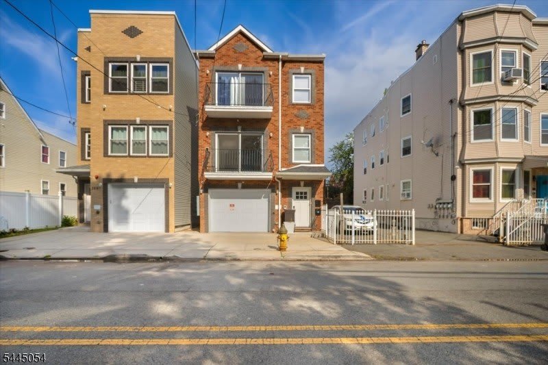 267 S 10Th St – photo 1