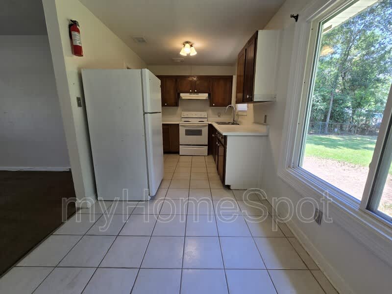916 Twinbrook Ave – photo 5