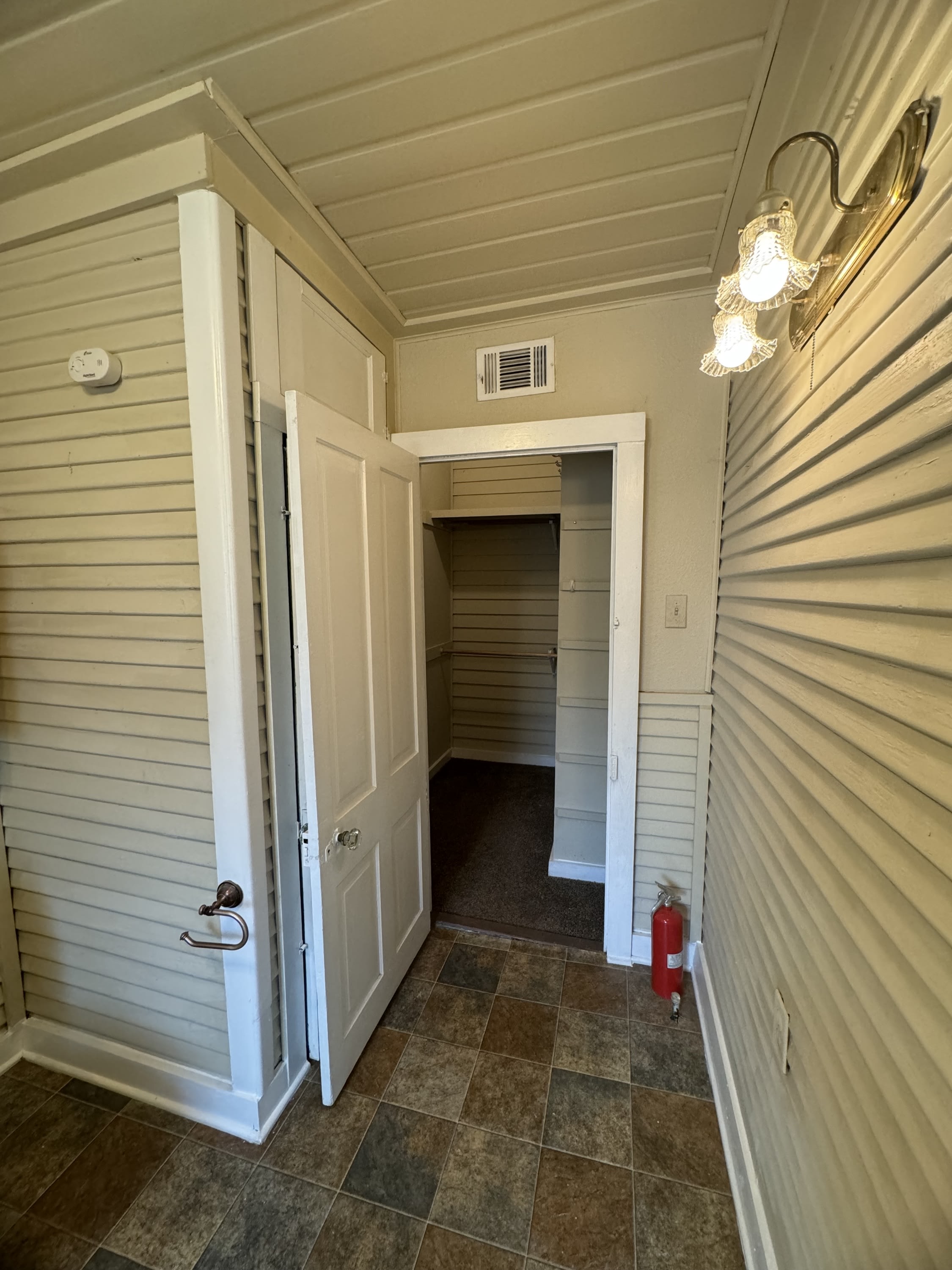 302 Burleson – photo 5