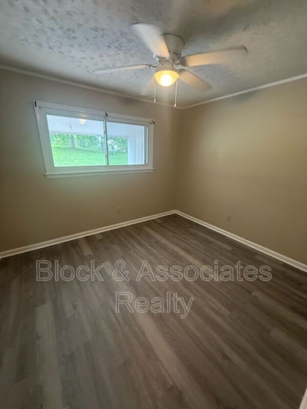 142 W. Pritchard St – photo 5