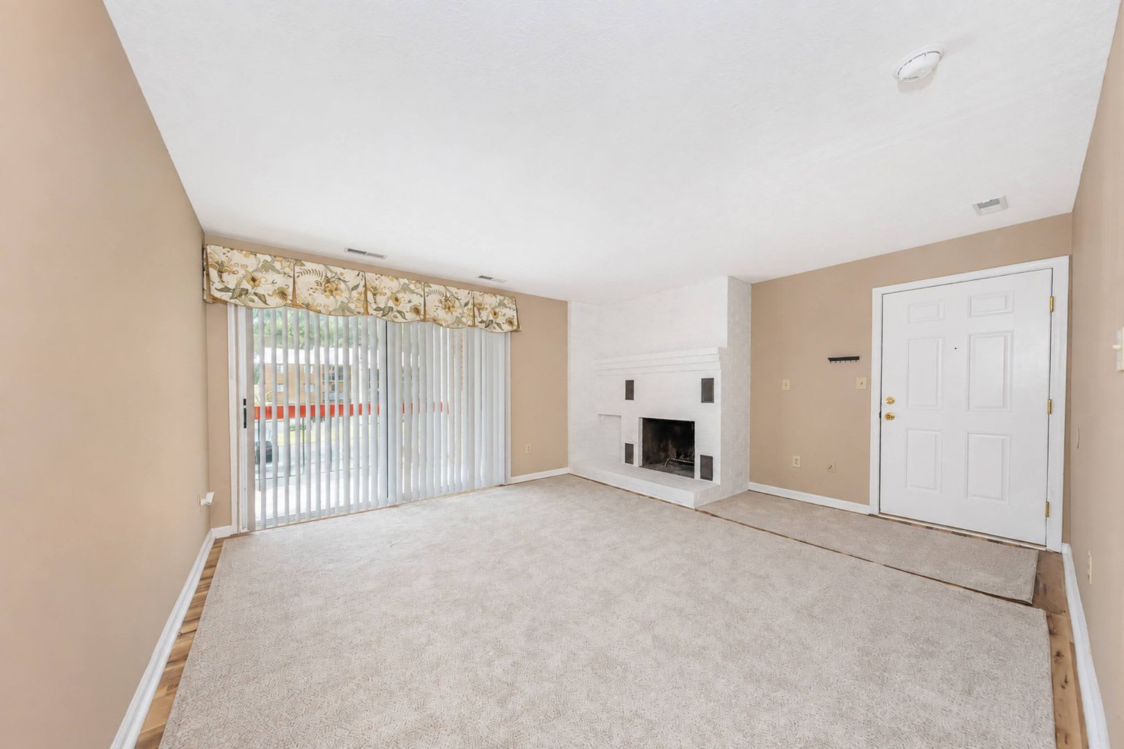 Beautiful 2 bed condo Near Newtown – photo 3