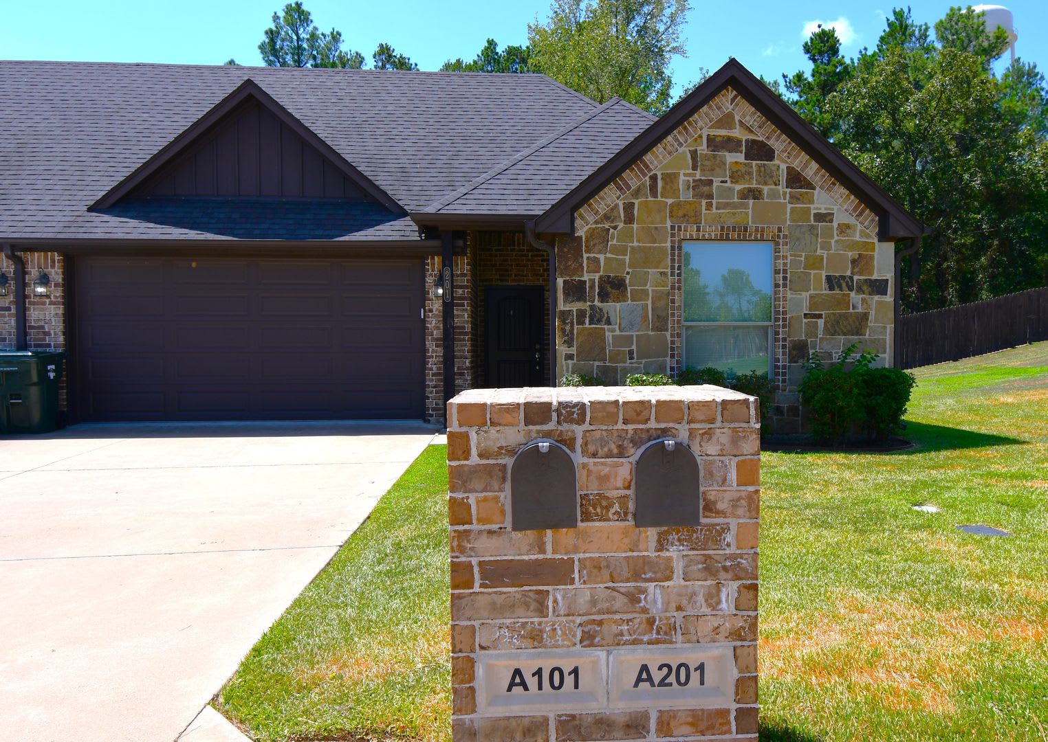 Modern 3 Bedroom 2 Bath Duplex In South Tyler – photo 1