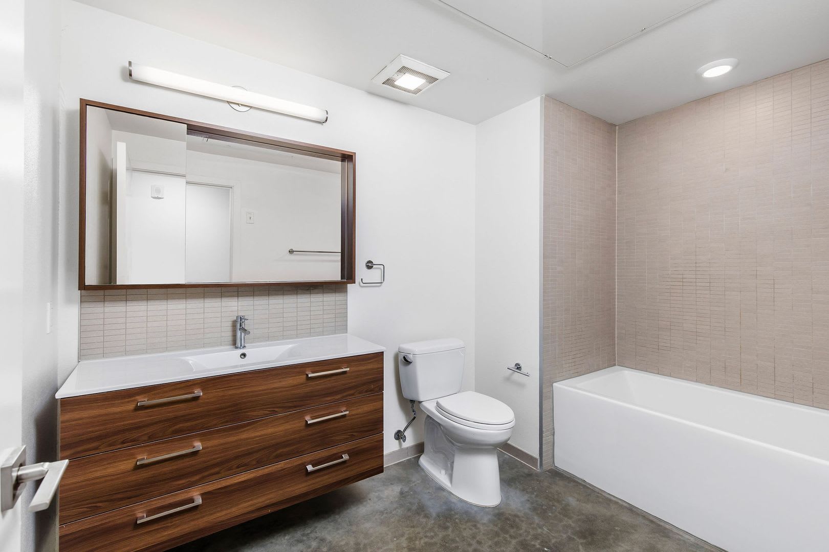 H Wood Apartments – photo 3