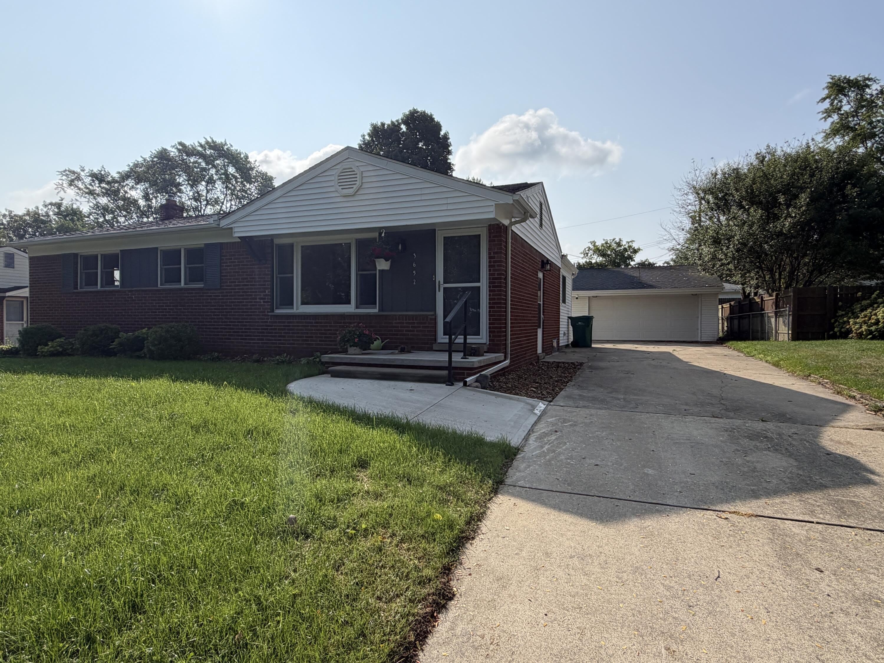 3652 Inverness Street – photo 2
