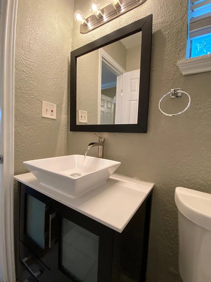 Newport Apartments – photo 2