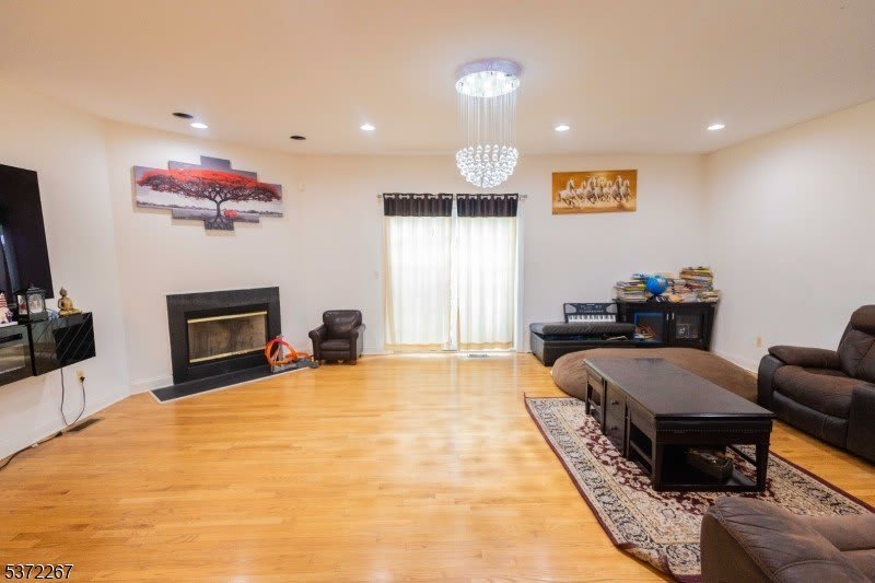 347 Raymound Blvd – photo 4