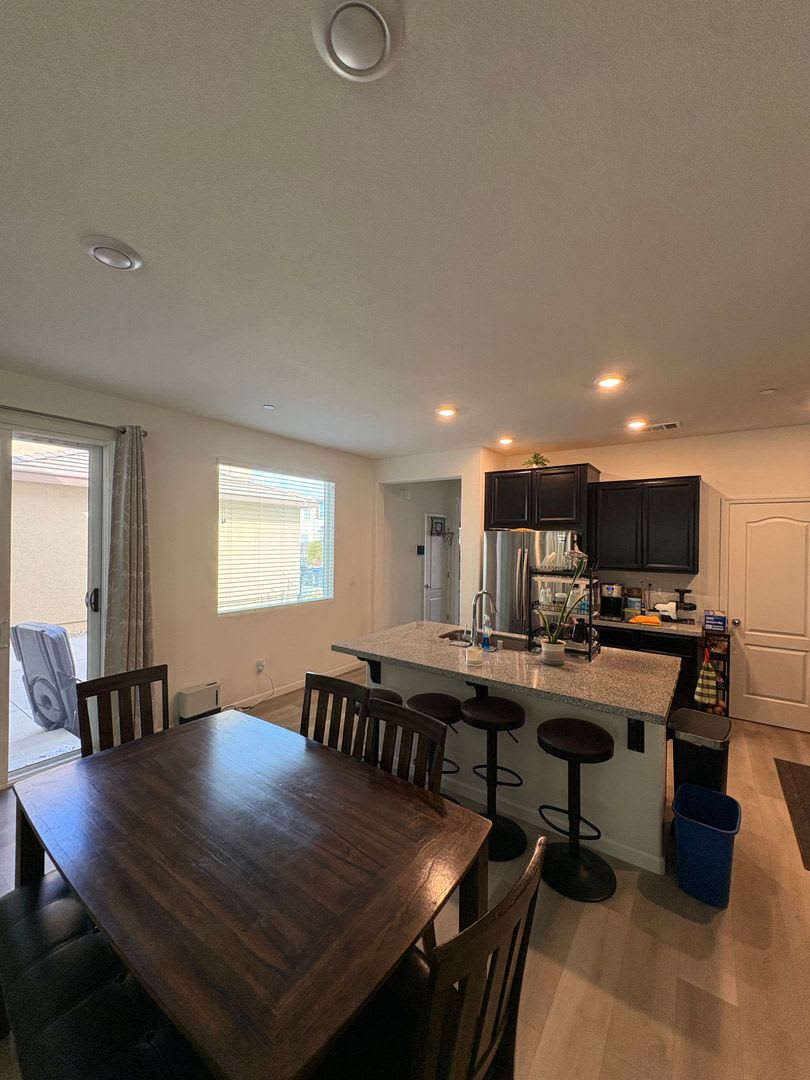 Newer 2 story home – photo 4