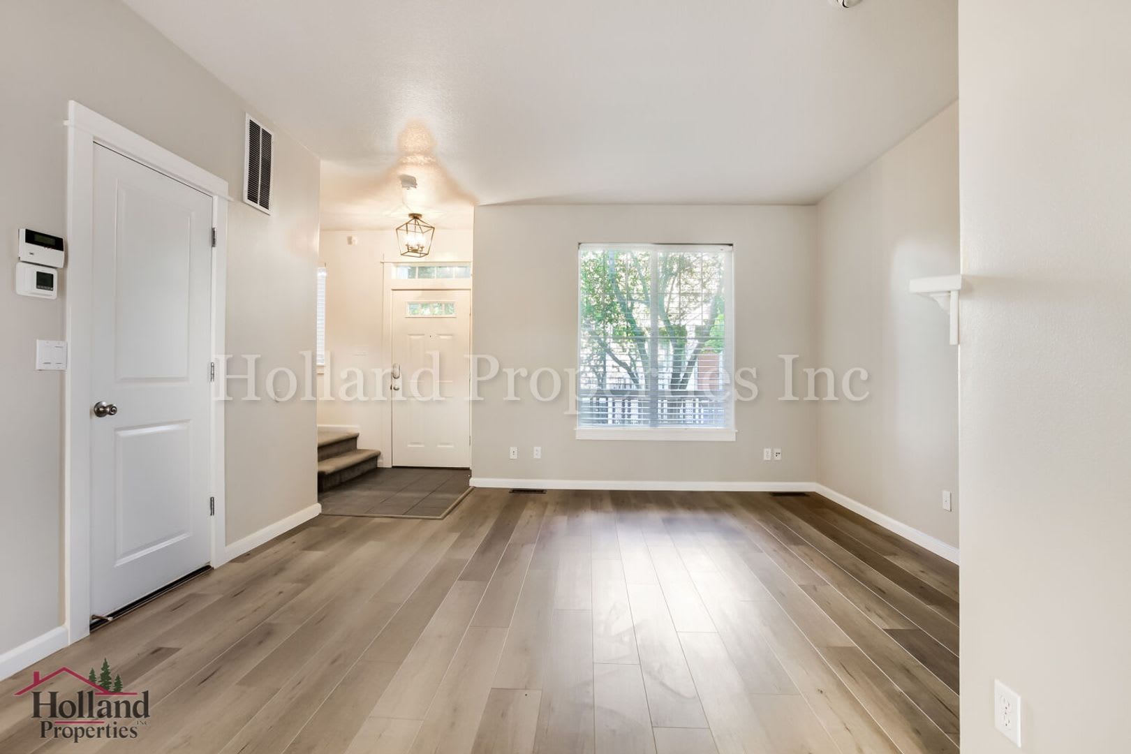 Beautiful 3-Bedroom Home with Bonus Room, Fireplace & Scenic Green Space Views! – photo 4