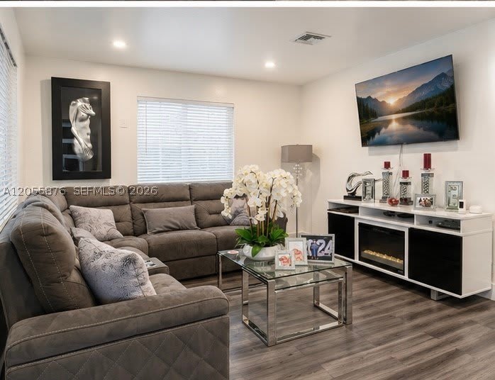 4635 SW 18th St – photo 2