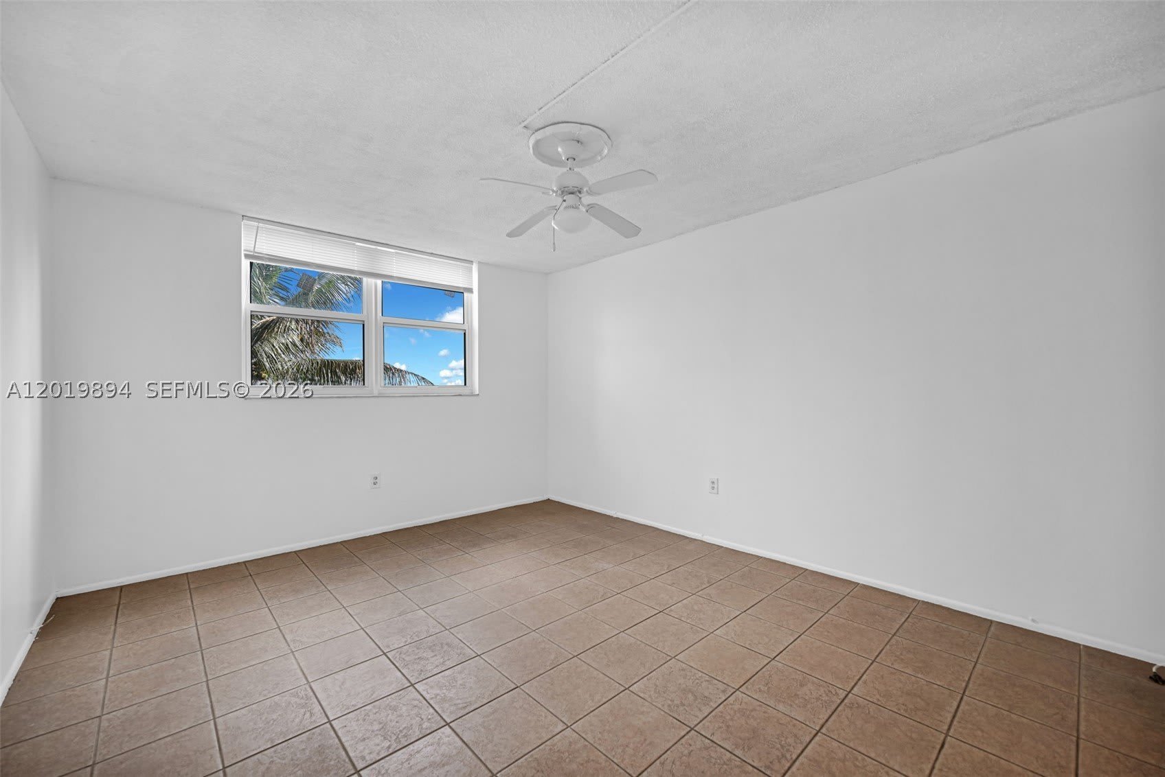 1075 NE Miami Gardens Dr – photo 4