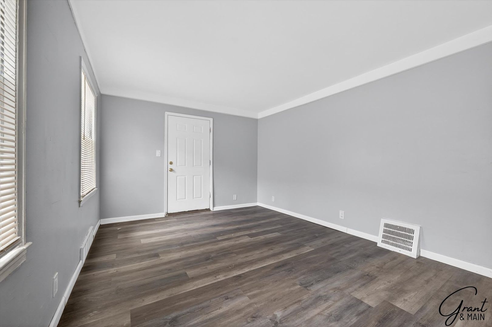 1100 2 Bedroom Ranch – photo 4