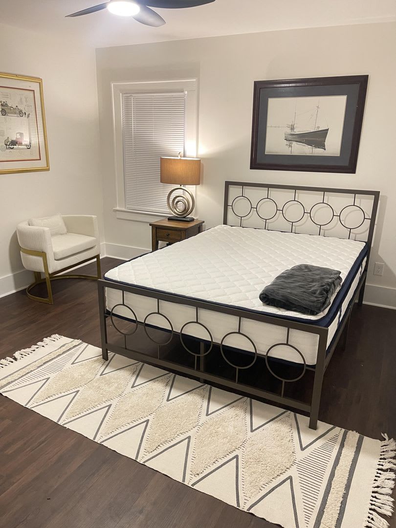 Room in 5 Bedroom Home at Linda Ln SE – photo 5