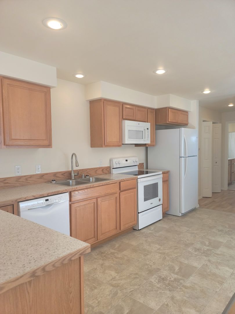 Fully remodeled 2-story 3 bed/2 bath townhome/duplex AVAILABLE NOW for $3300! – photo 5