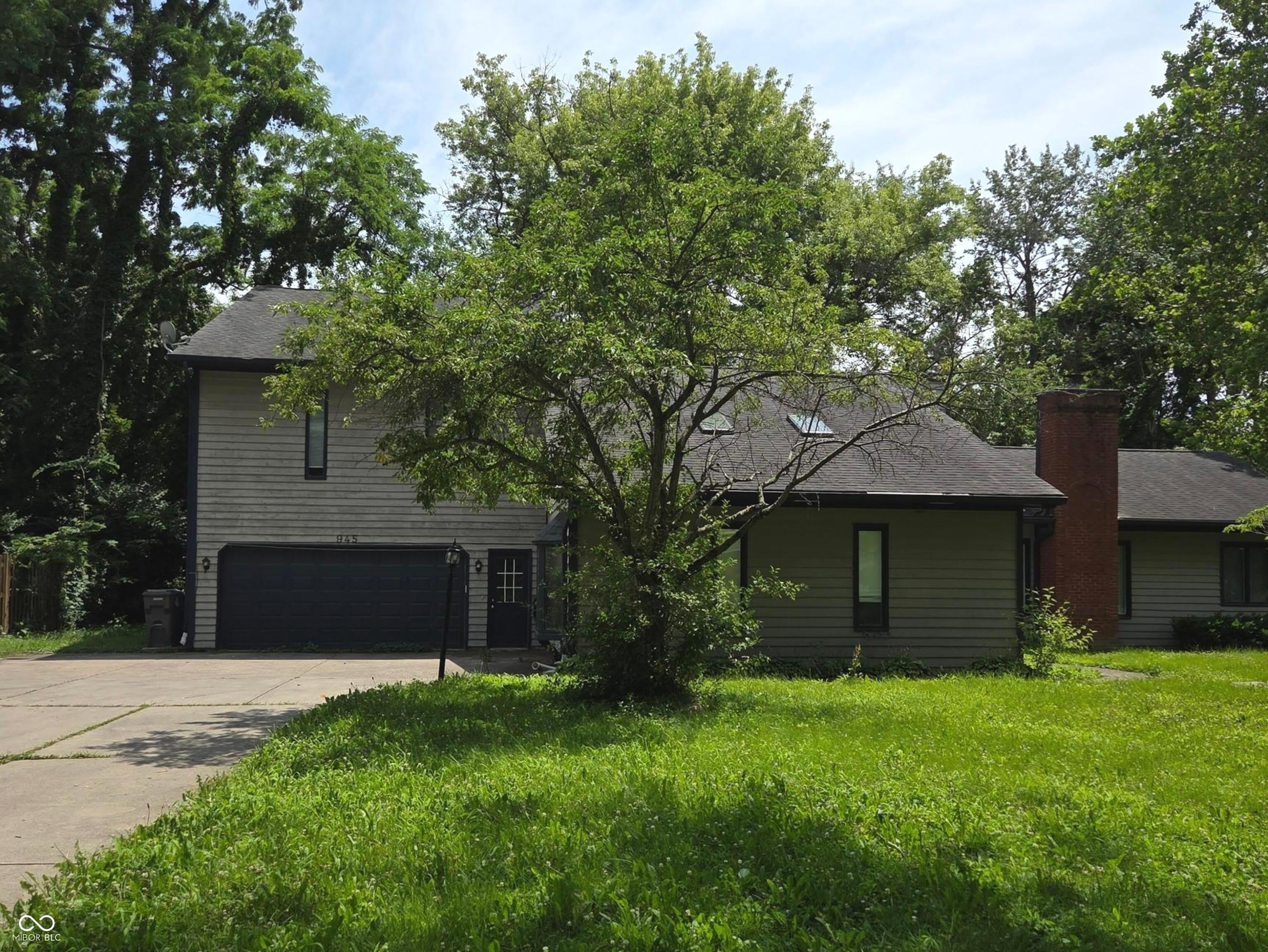 945 Fox Hill Drive – photo 2