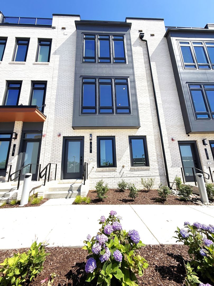 Rare chance to rent brand new, 4 Bed/4.5 Bath luxury home in new Reservoir District WITH 2 CAR GARAGE – photo 4