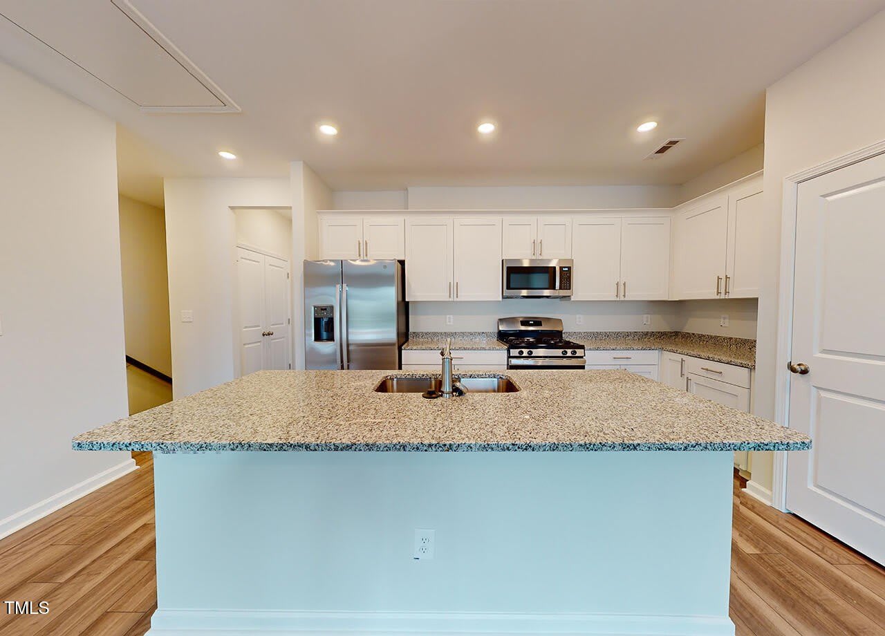 200 Lemon Leaf Place – photo 2
