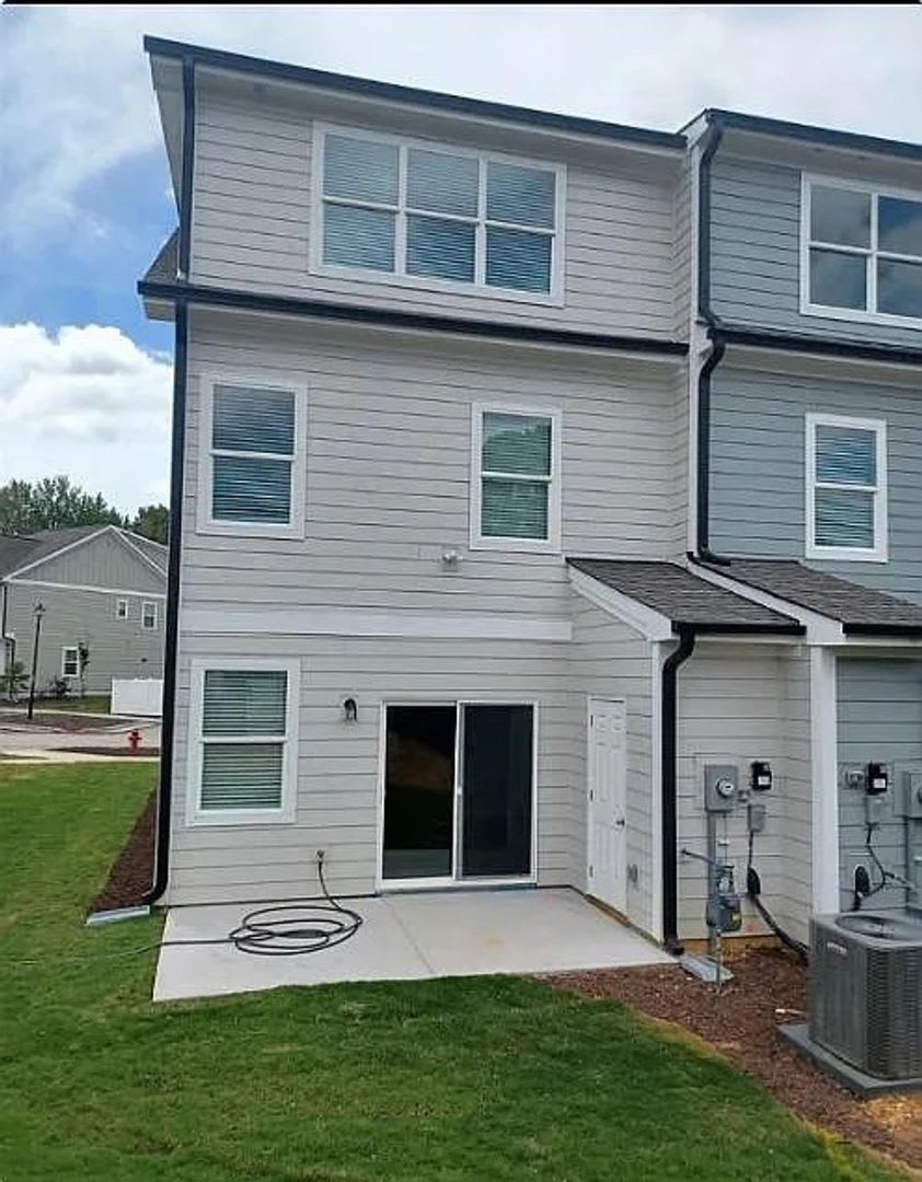 Room in 3 Bedroom Townhome in Apex – photo 4
