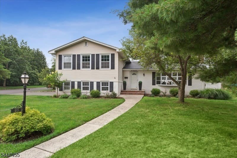 135 Commonwealth Ave – photo 2