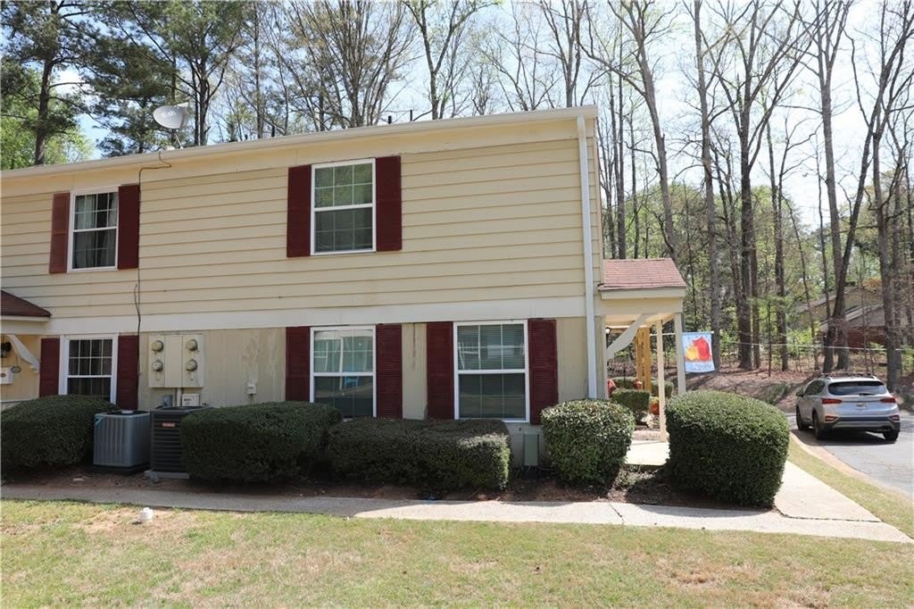 1321 Surrey Lane SW – photo 2