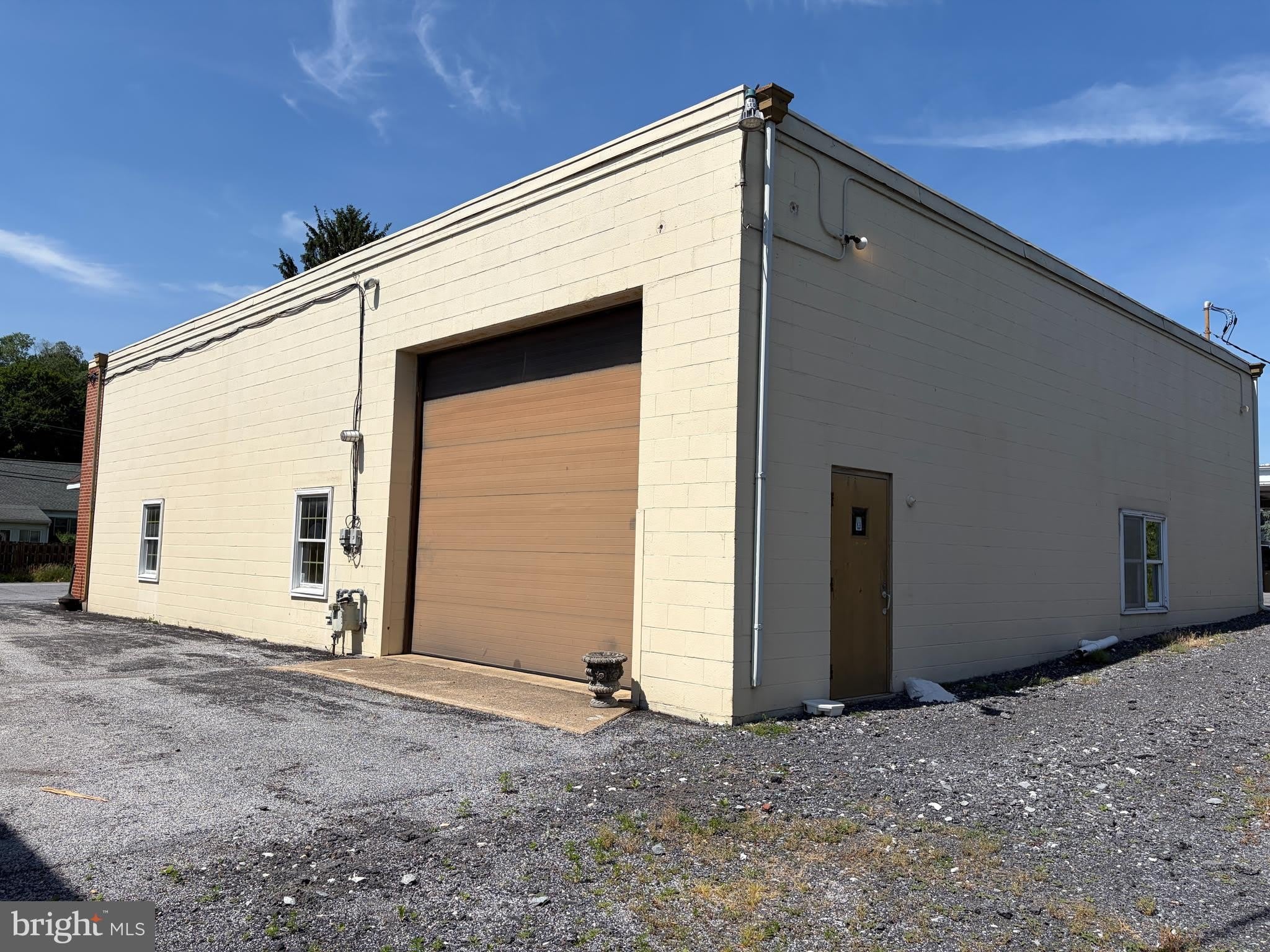 1901 STATE Street – photo 3