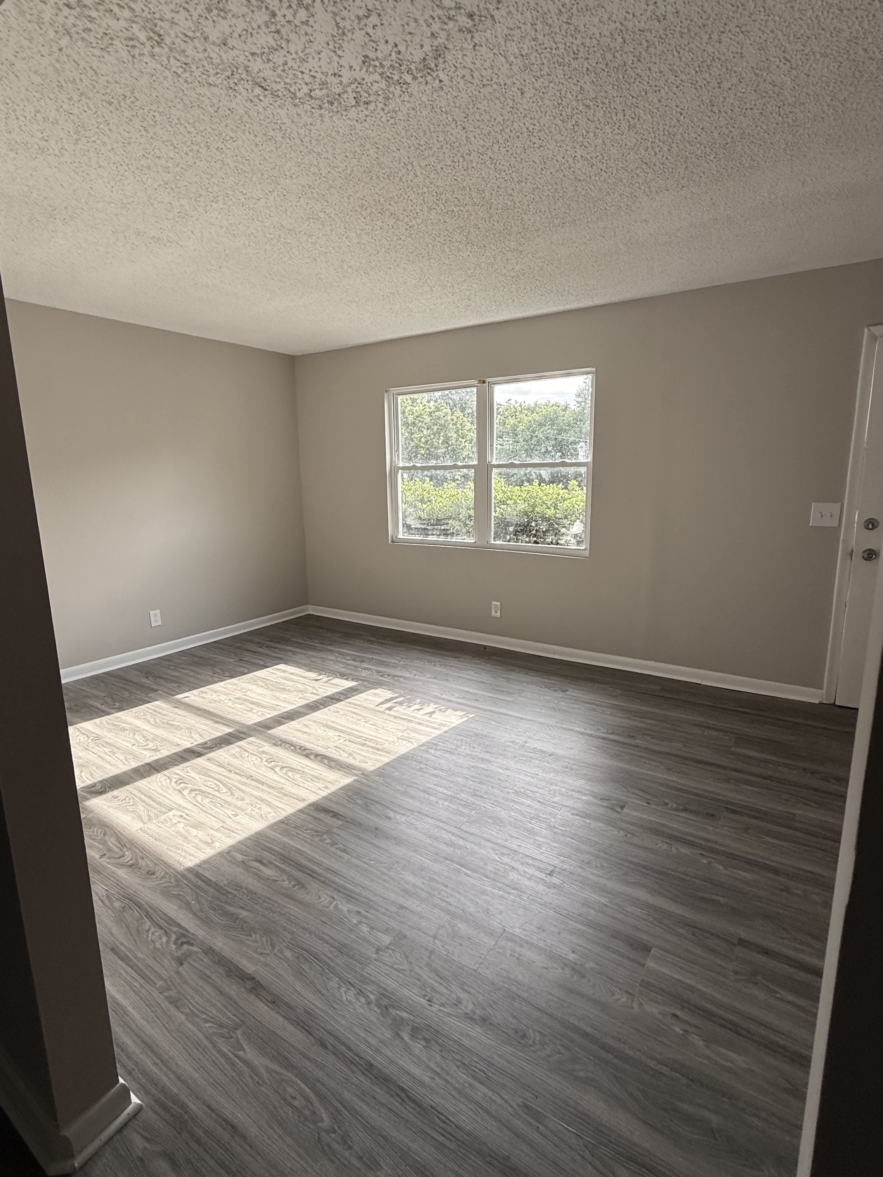 706 Linden Green Dr – photo 1
