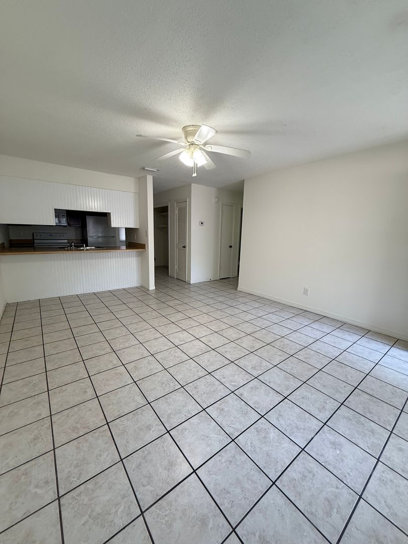 New Listing! – photo 3