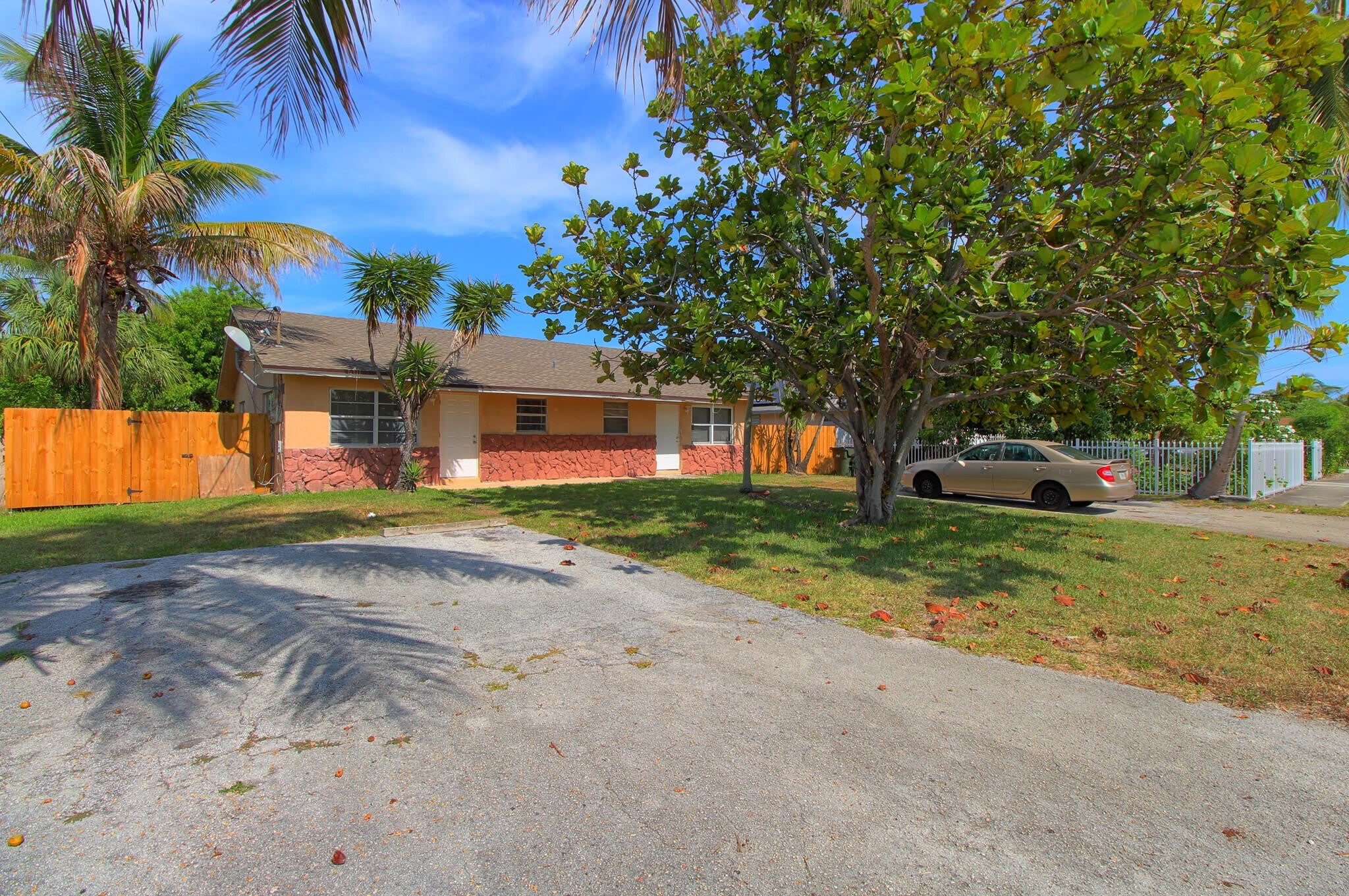1045 Miami Boulevard – photo 5