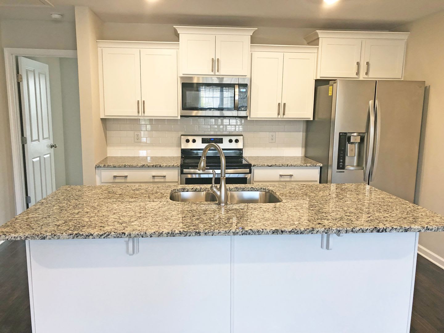 Gorgeous luxury 2BD/2.5BA M'boro townhome w/garage & washer/dryer, across from MTSU! – photo 4