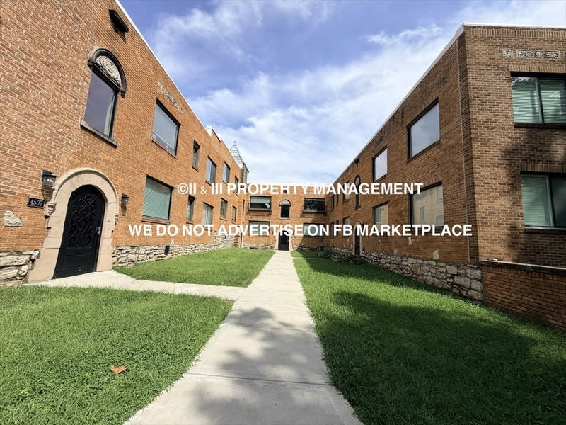 4509 Roanoke Parkway – photo 1