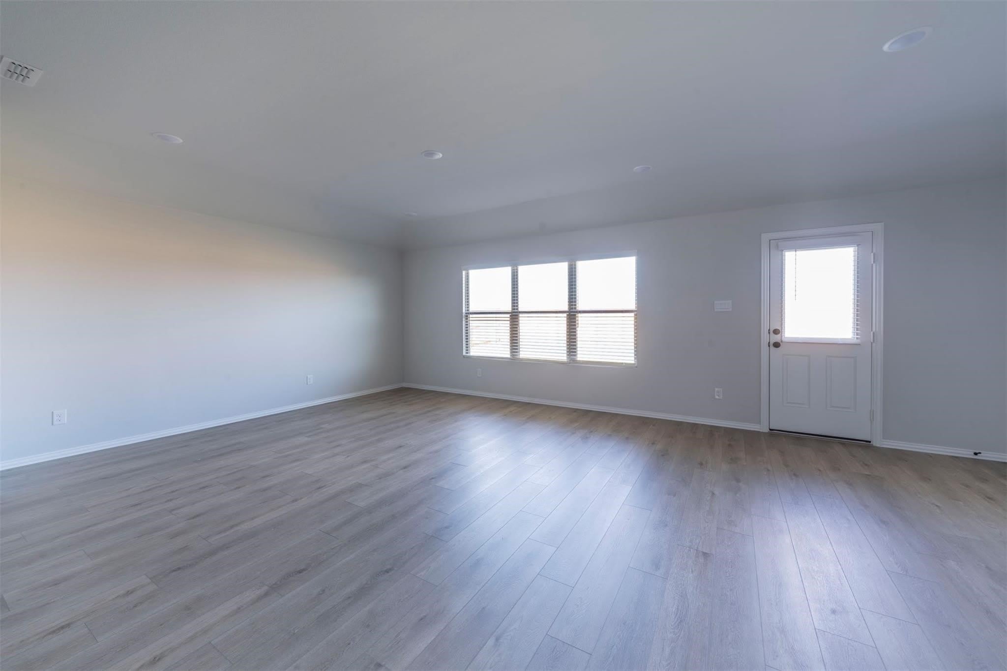 516 Ridgewood Drive – photo 2