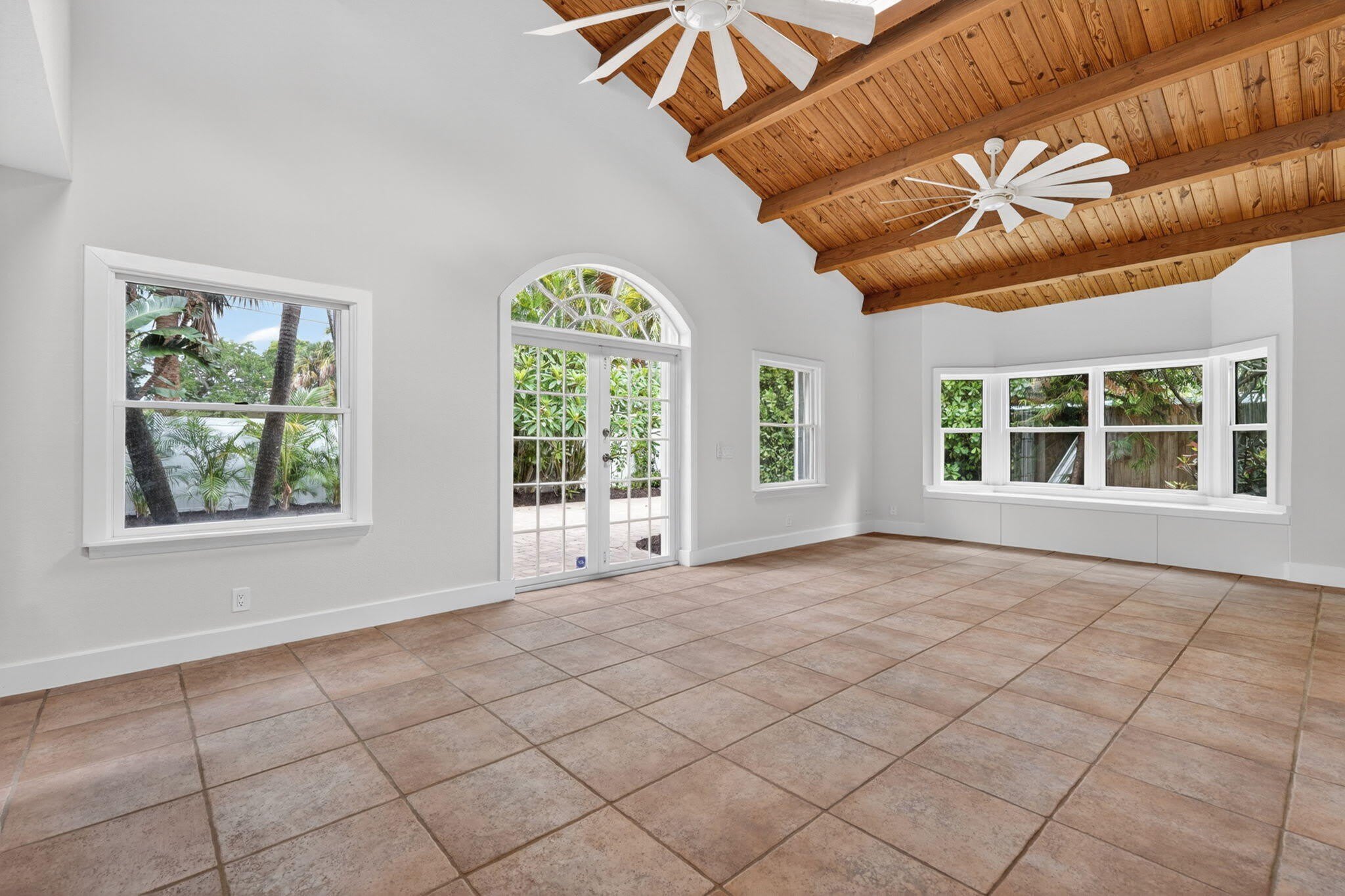 606 Paulina Road – photo 4