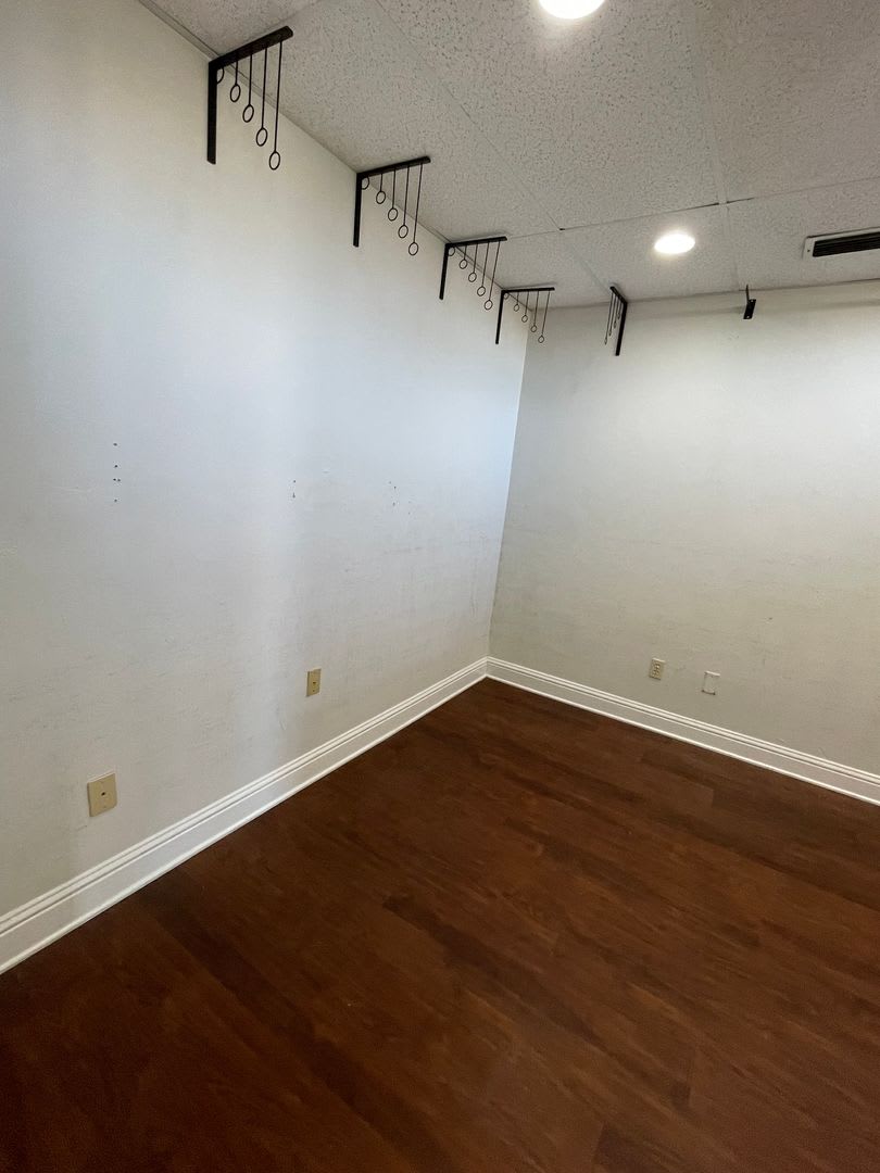 Gorgeous Commercial Unit off of North Market! – photo 5