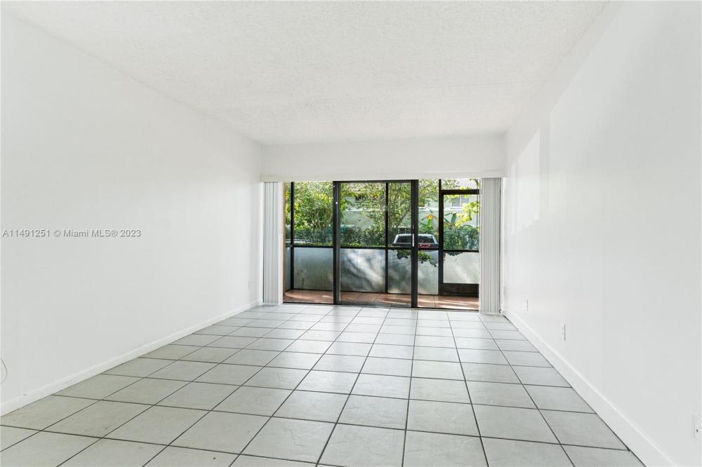 5841 Washington St – photo 5