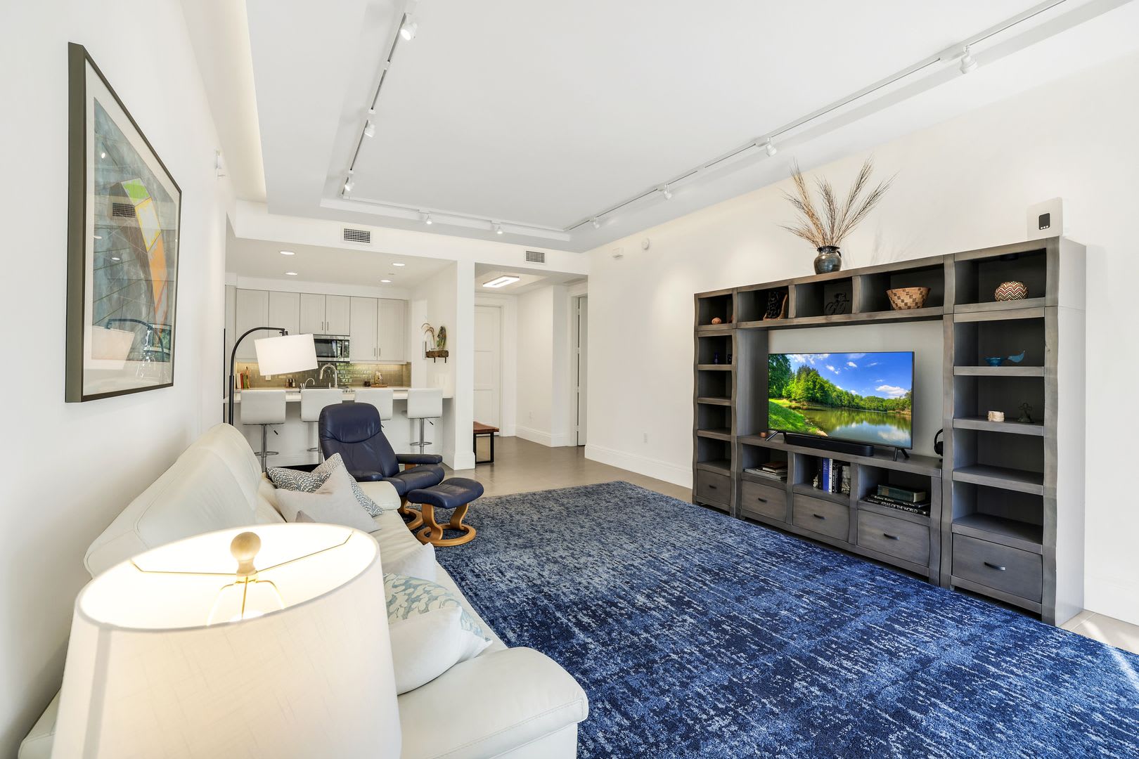 Luxury Living Meets Prime Location Naples Square 2 2 Condo With Expansive Terrace – photo 4